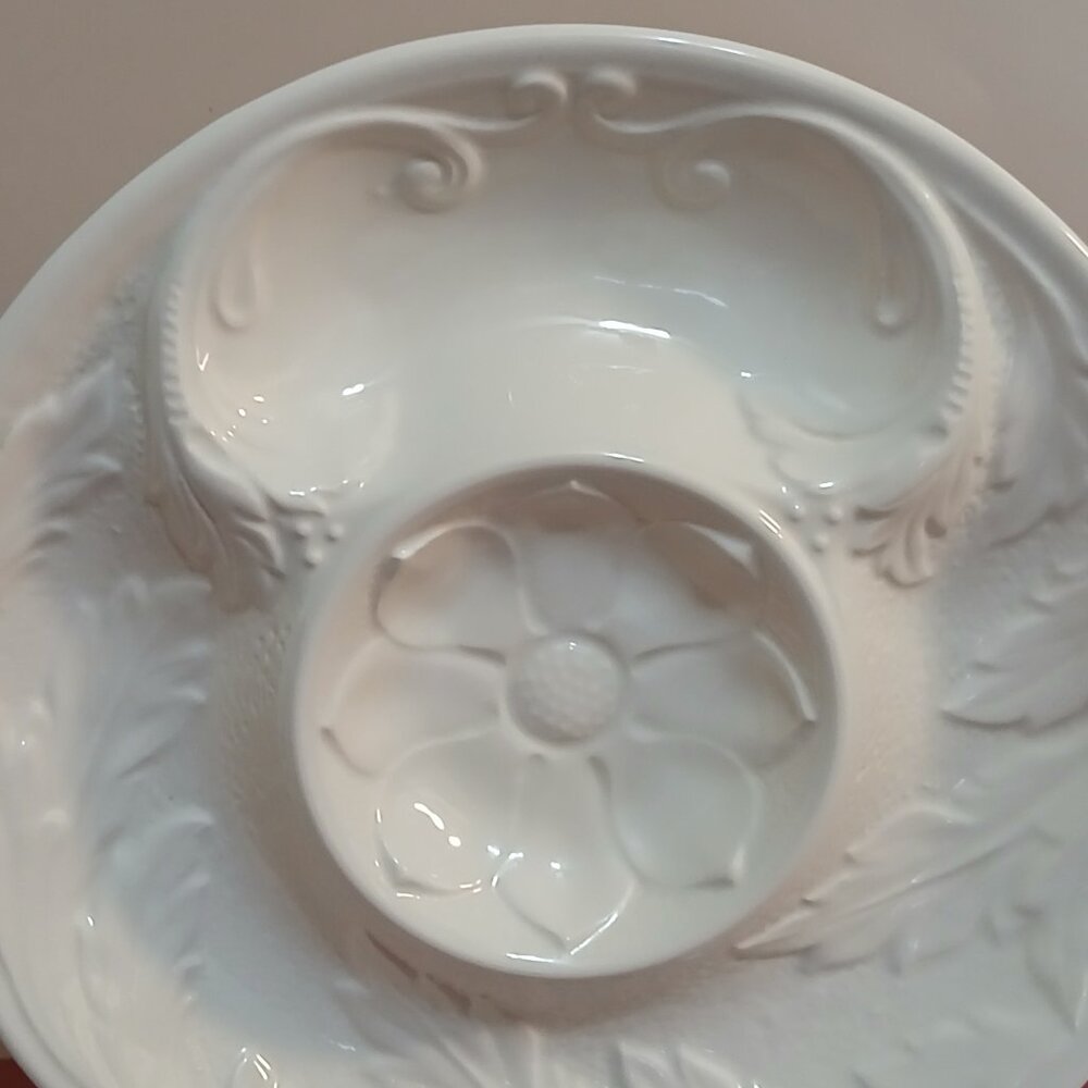 Set of 2 Vintage Embossed Botanical Design Artichoke Plates/Serving Plates - Picture 7 of 9